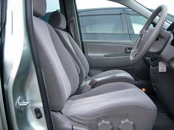 2002 Mazda MPV Photos
