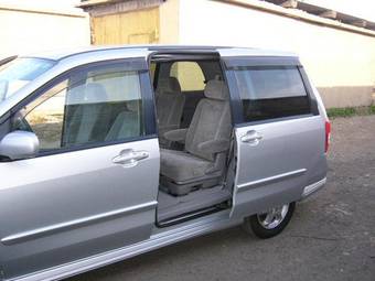 2002 Mazda MPV Photos