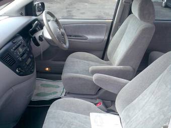 2002 Mazda MPV Images