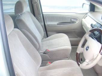 2002 Mazda MPV Images