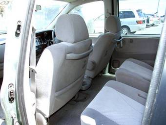 2002 Mazda MPV Images