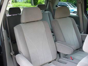 2002 Mazda MPV Photos