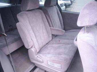 2002 Mazda MPV Pictures