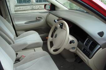 2002 Mazda MPV Photos