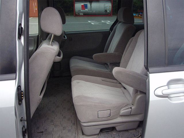 2003 Mazda MPV