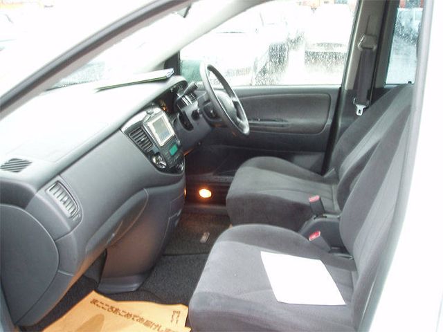 2003 Mazda MPV