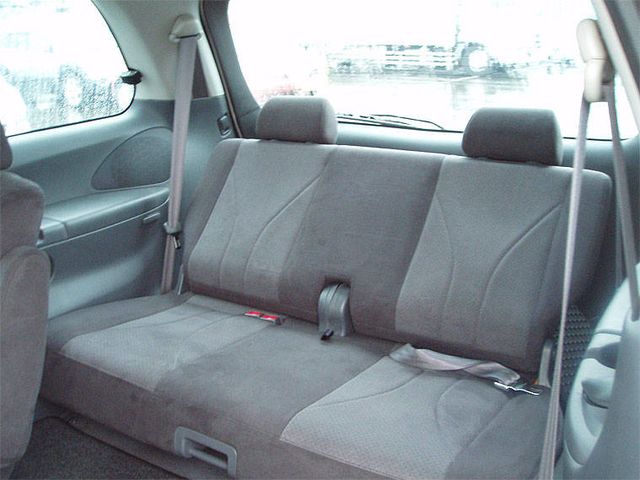 2003 Mazda MPV