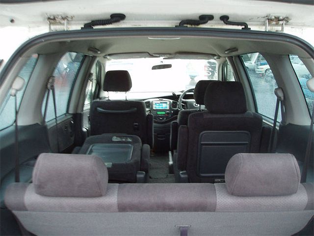 2003 Mazda MPV