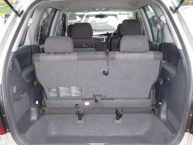 2003 Mazda MPV