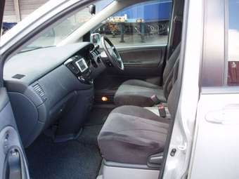 2003 Mazda MPV Photos