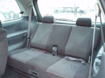 2003 Mazda MPV Pictures