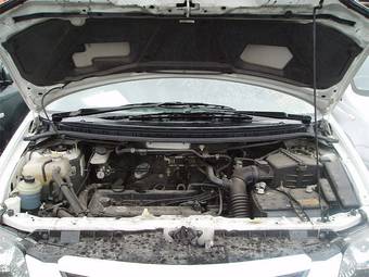 2003 Mazda MPV Images