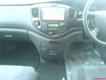 2003 Mazda MPV Pics