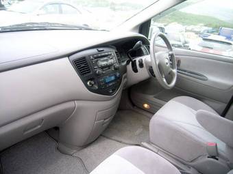 2003 Mazda MPV Pictures