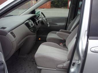 2003 Mazda MPV Images