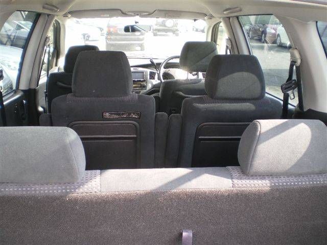 2004 Mazda MPV