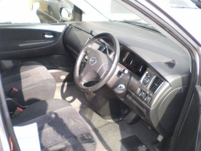 2004 Mazda MPV