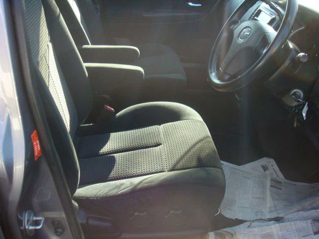 2004 Mazda MPV