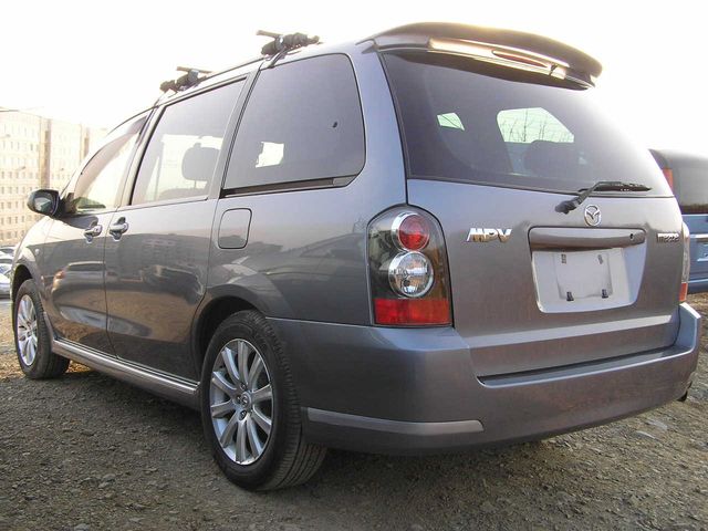 2004 Mazda MPV