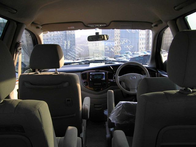 2004 Mazda MPV
