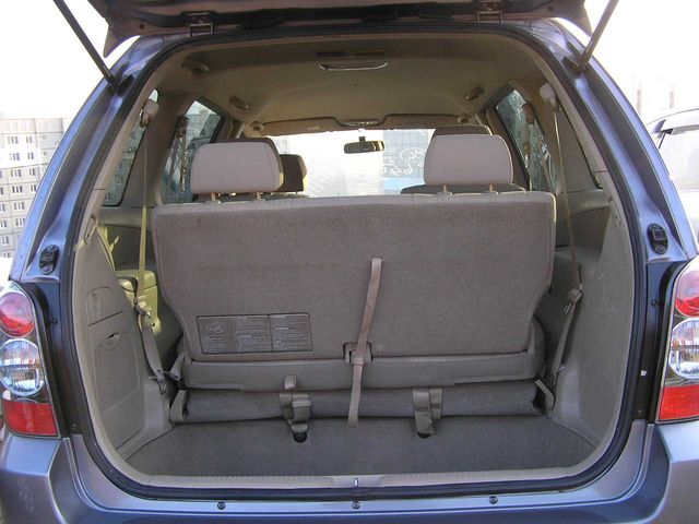 2004 Mazda MPV
