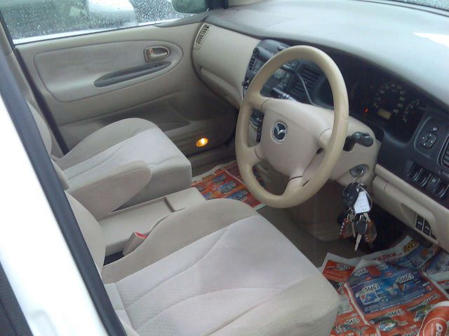 2004 Mazda MPV