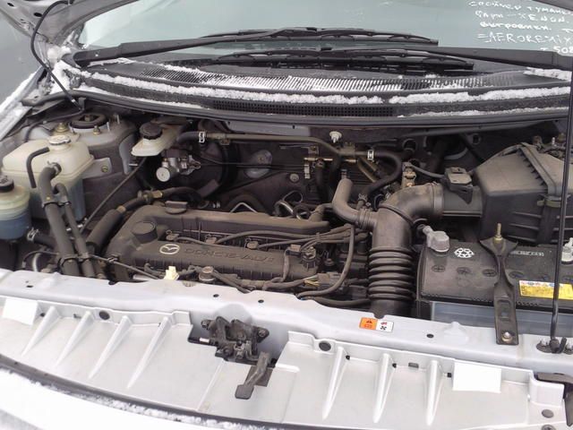 2004 Mazda MPV