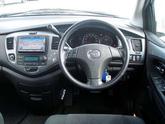 2004 Mazda MPV Pictures