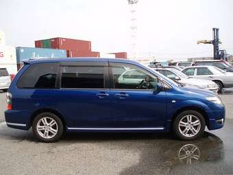 2004 Mazda MPV Photos