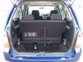 2004 Mazda MPV Images