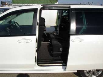 2004 Mazda MPV Pics
