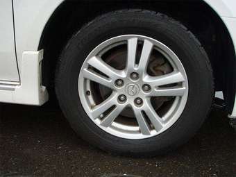 2004 Mazda MPV Wallpapers