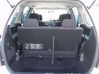 2004 Mazda MPV Photos