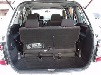 2004 Mazda MPV Images