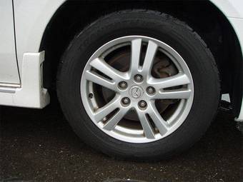 2004 Mazda MPV Pictures