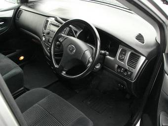 2004 Mazda MPV Pictures