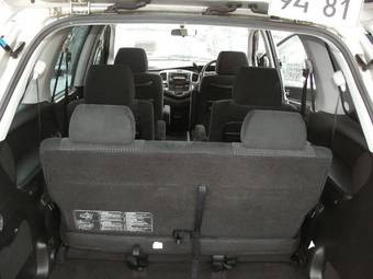 2004 Mazda MPV Photos