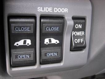 2004 Mazda MPV Pictures