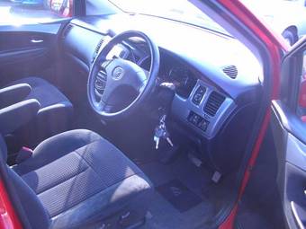 2004 Mazda MPV Pictures