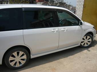 2004 Mazda MPV Photos