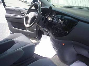 2004 Mazda MPV Photos