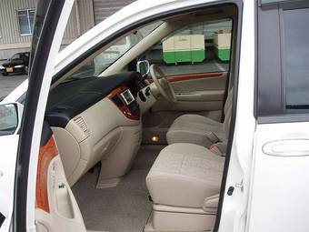 2004 Mazda MPV Pictures