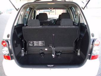 2005 Mazda MPV Images