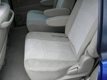 2005 Mazda MPV Images