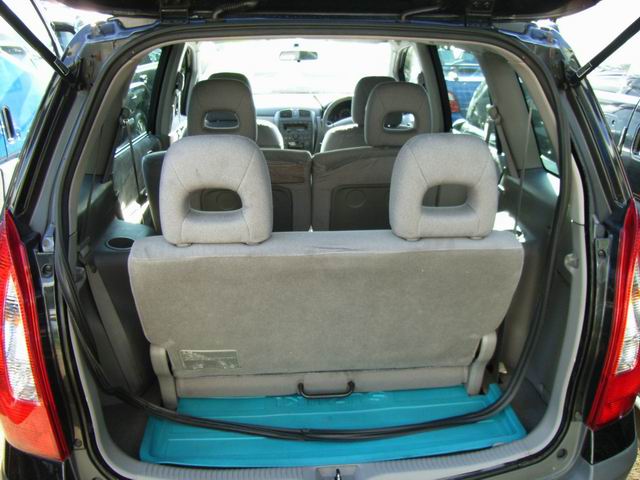 1999 Mazda Premacy Pics