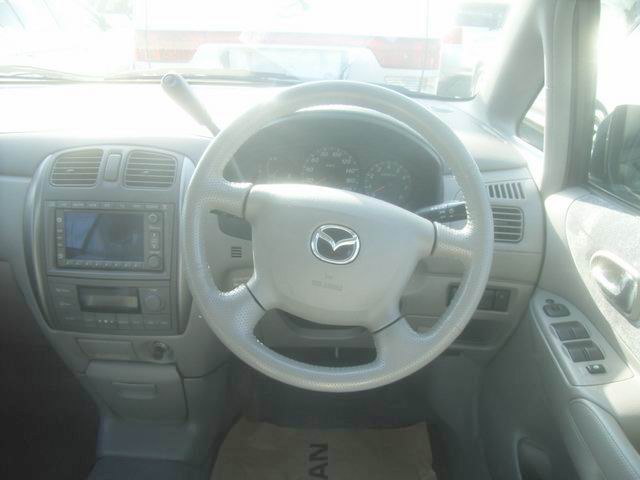 1999 Mazda Premacy Pics