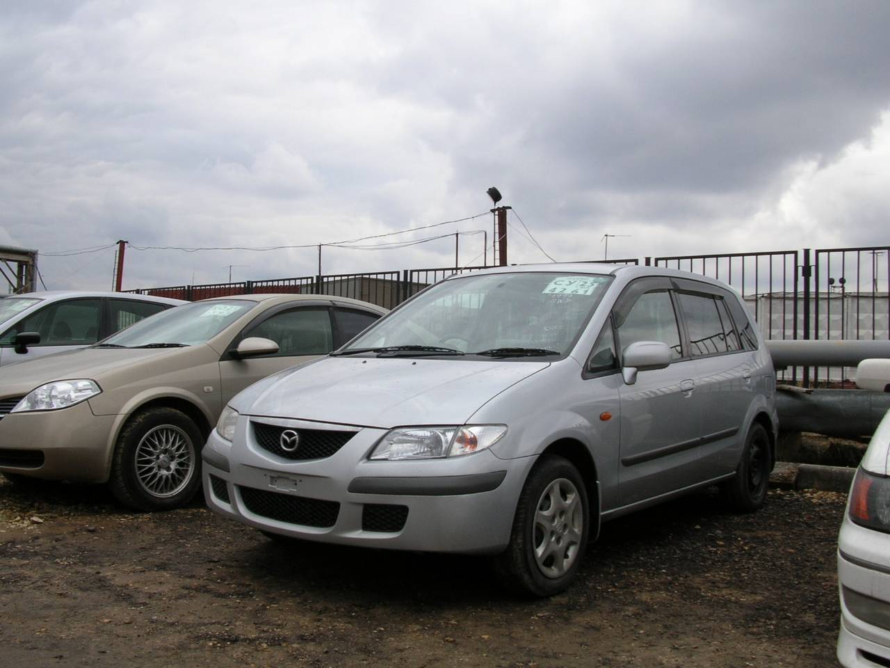 1999 Mazda Premacy Photos