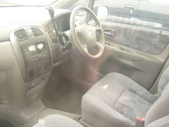 1999 Mazda Premacy Photos