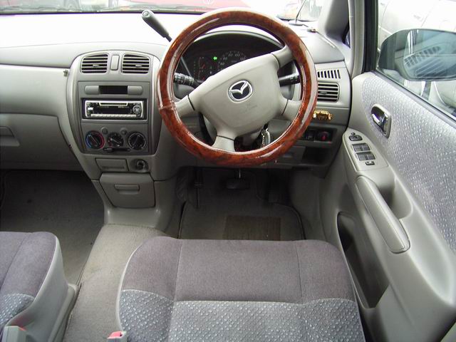 2000 Mazda Premacy Pics