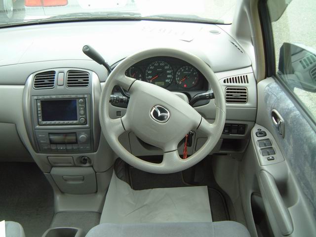 2000 Mazda Premacy Photos
